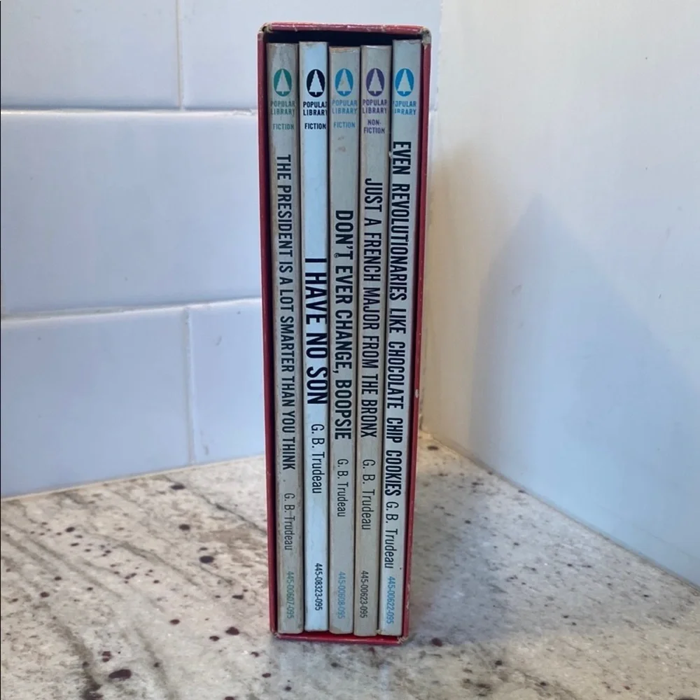 Doonesbury by Gary Trudeau boxed set of 5 vintage comic books